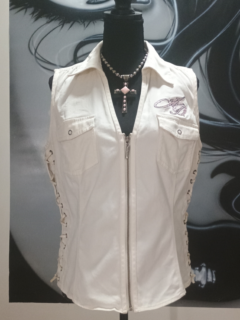 Harley-Davidson White Sleeveless Zip Front Lace-Up Side Vest. Pink & white Sz Lg